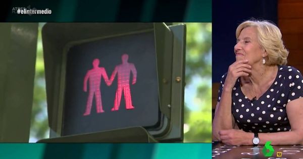 Foto: Carmena anuncia en 'El intermedio' que los semáforos 'gay friendly' quedarán así "para siempre". (Atresmedia TV)
