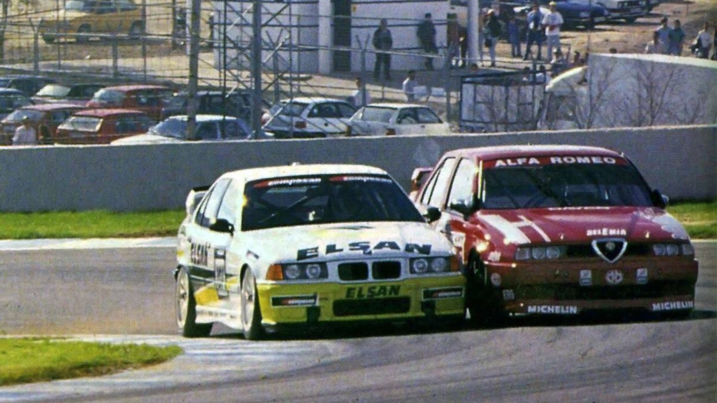 Kuru y Tarquini peleando por la victoria en el circuito de Jerez en 1994. (Archivo KV)