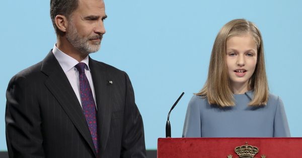 Foto: La princesa de Asturias interviene por primera vez en un acto público leyendo la Constitución. (EFE)