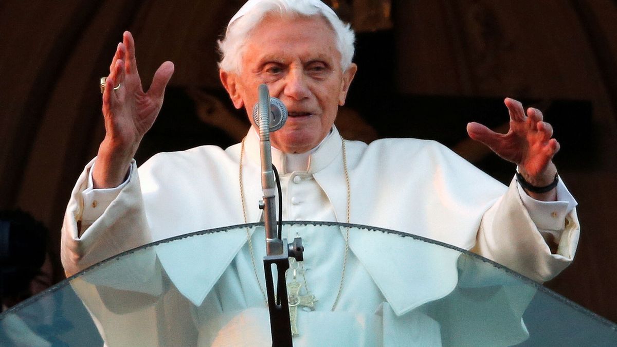 Muere Benedicto XVI: así sería su funeral como papa emérito y el papel del papa Francisco