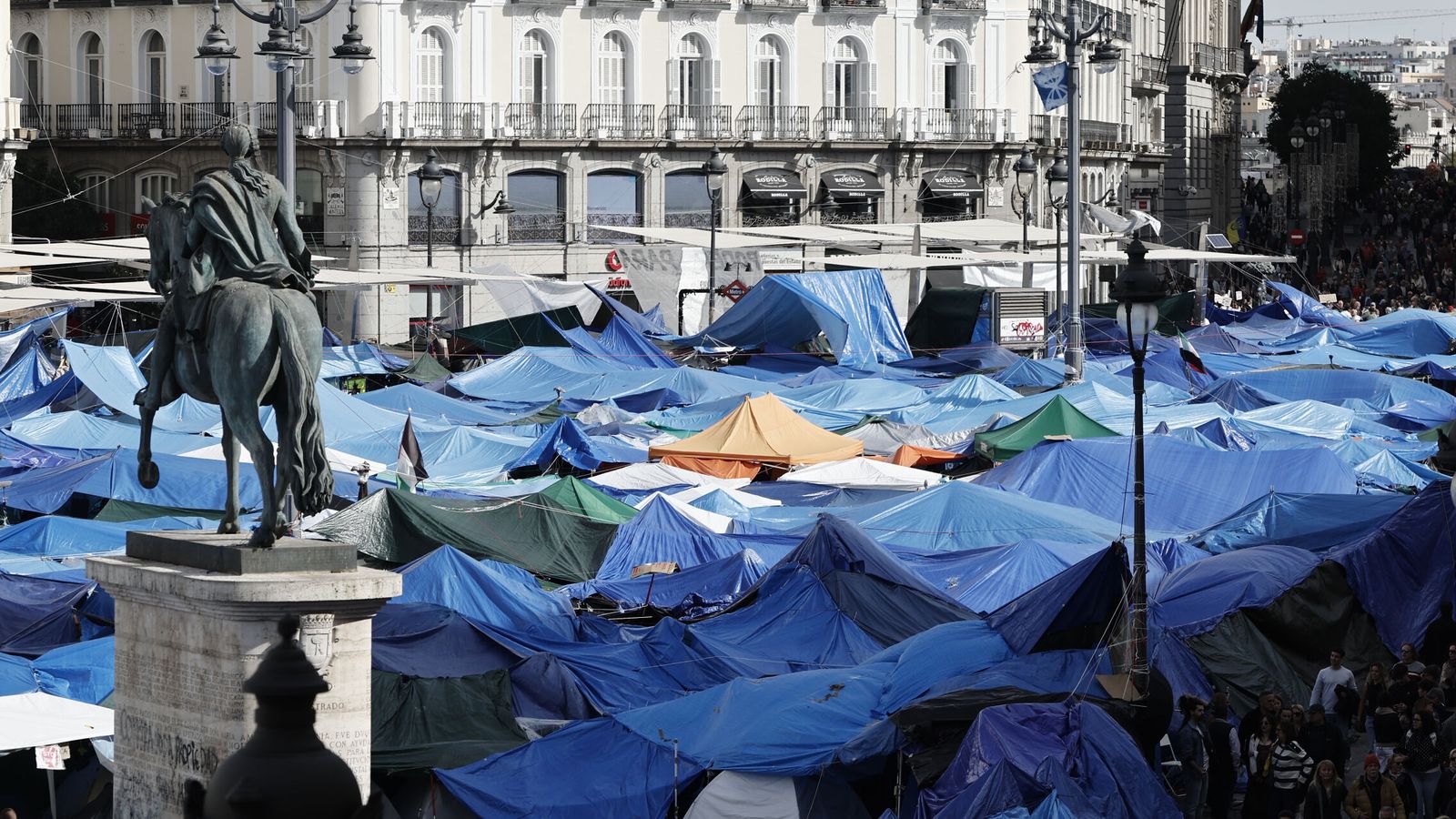 La Policía detiene en la acampada de Sol a un hombre de 25 años por agresión sexual a una mujer de 22