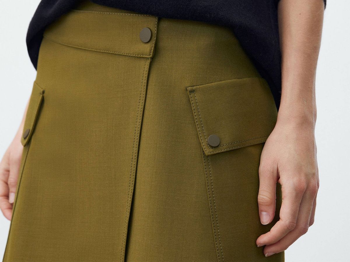 Foto: Una de las faldas rebajadas que resuelven cualquier look. (Massimo Dutti/Cortesía)