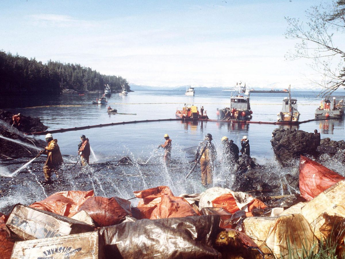 Foto: Greenpeace ha comparado la tragedia con el derrame del Exxon Valdez en Alaska en 1989 (EFE)