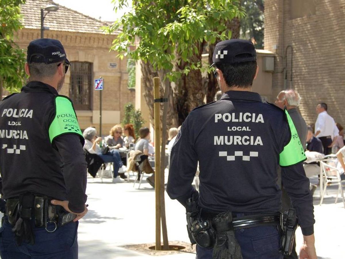 Foto: Foto de archivo de agentes de la Policía Local de Murcia. (Policía de Murcia)