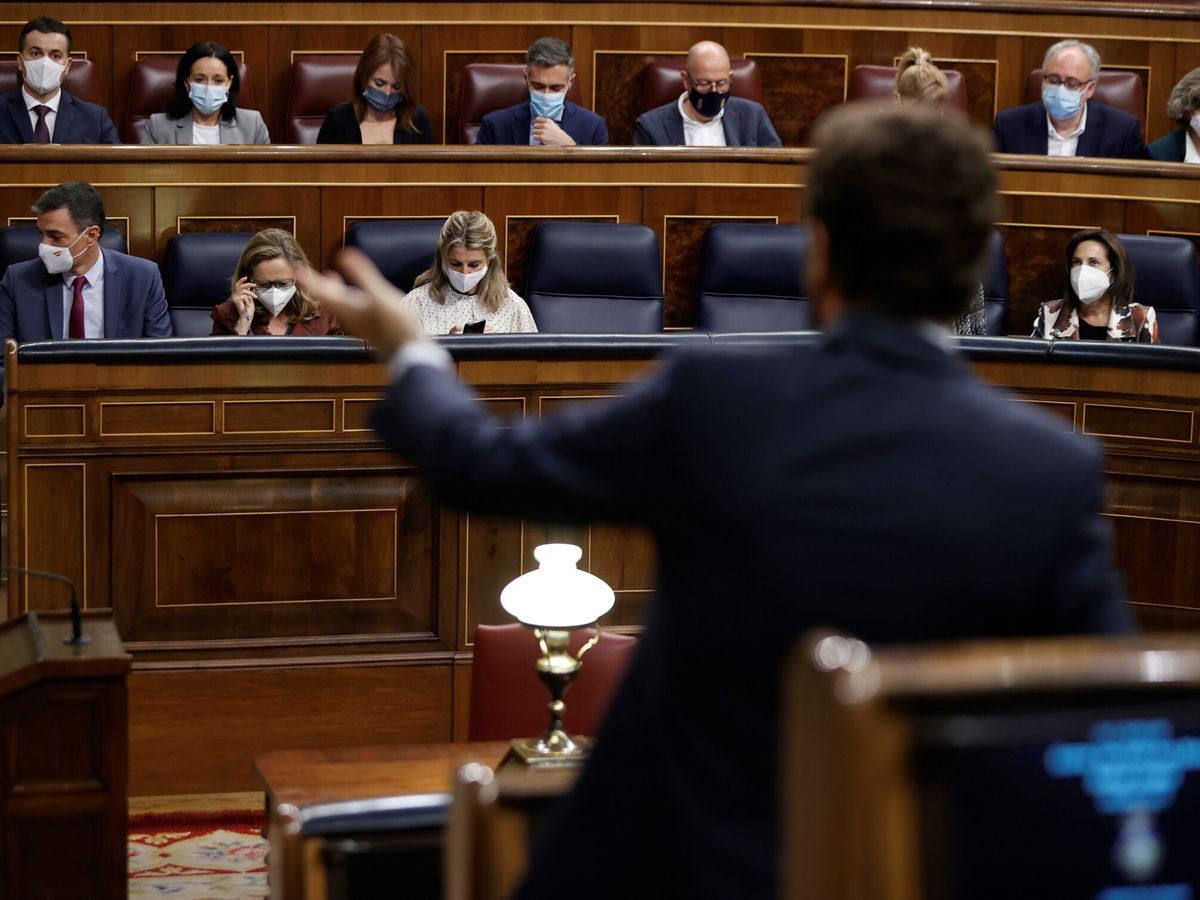 Foto: Pleno del Congreso de los Diputados con Sánchez y Casado. (EFE/Emilio Naranjo)