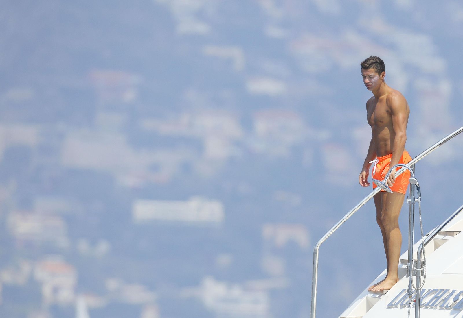 Foto: Cristiano Ronaldo durante sus vacaciones en Saint-Tropez (Gtres)