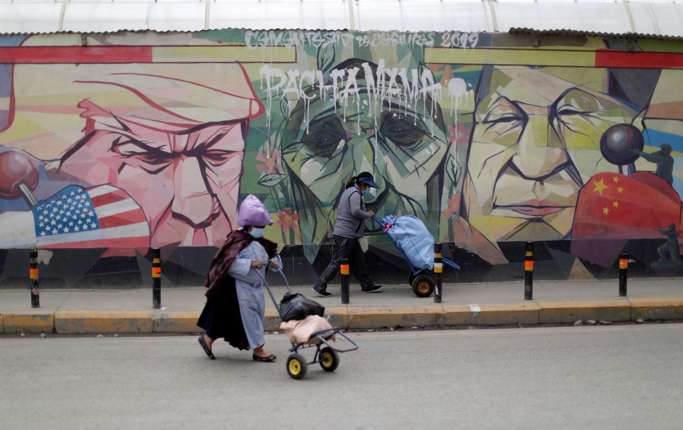 Un grafiti que representa a Trump y Xi Jinping en El Alto, Bolivia. (Reuters)