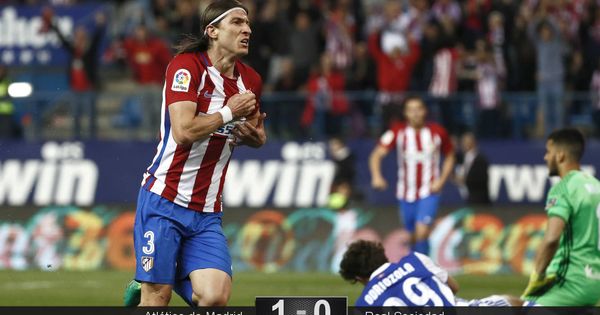 Foto: Filipe Luis celebra el gol que dio los tres puntos al Atlético de Madrid. (EFE)