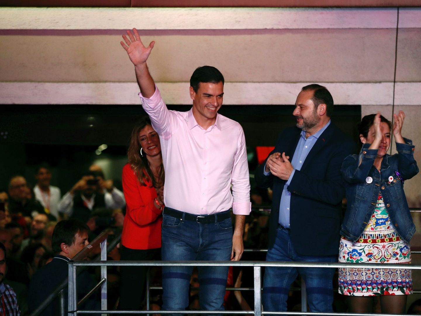 Pedro Sánchez y José Luis Ábalos, tras la victoria electoral de abril de 2019. (EFE)