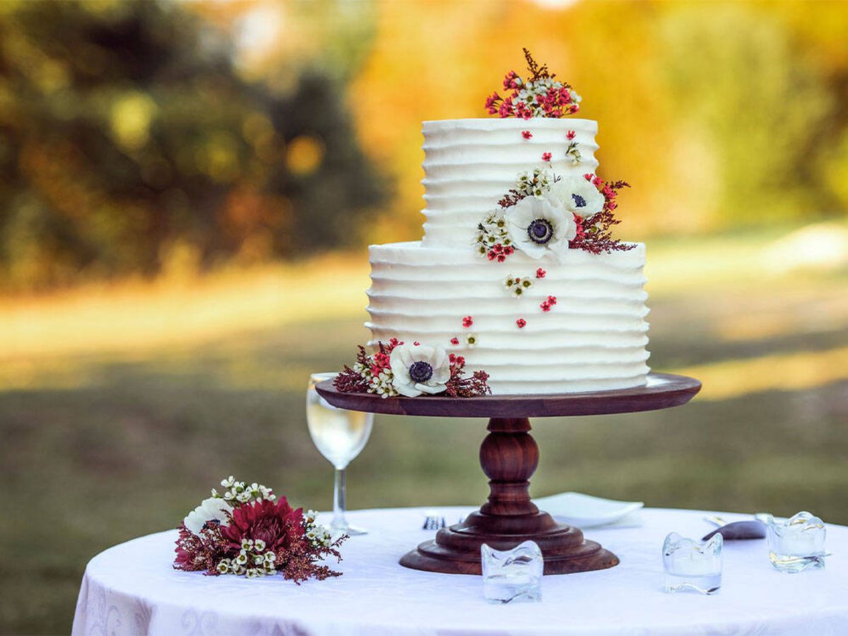 Foto: Unos recién casados cobran a sus invitados los trozos de tarta (David Holifield para Unsplash)