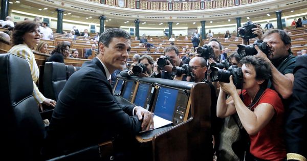 Foto: El presidente del Gobierno, Pedro Sánchez, en la sesión de control en el Congreso. (EFE)