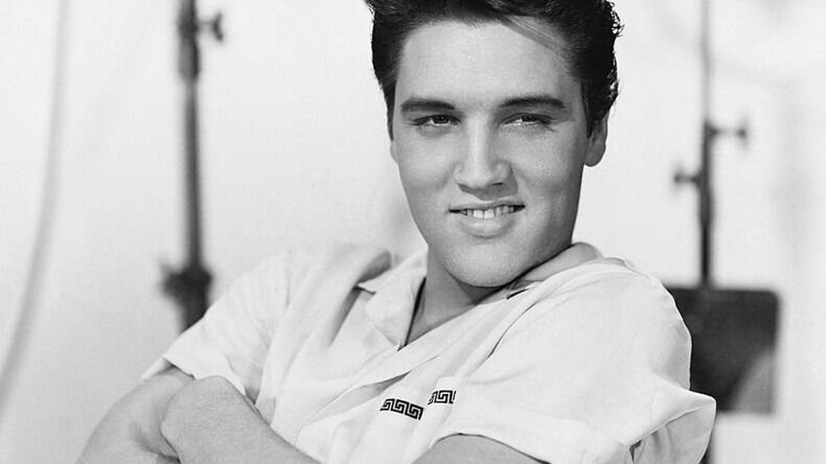 Una casa de subastas de EEUU vende el pelo de Elvis Presley por más de 60.000 euros