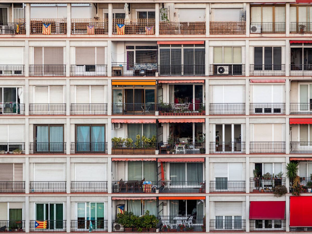 Foto: Bloque de pisos en Barcelona. (iStock)