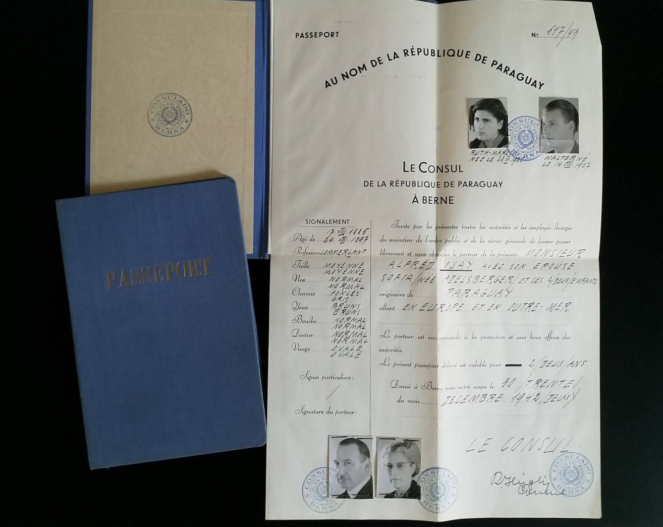 Pasaporte y documentos de la red clandestina. (Auschwitz.org)