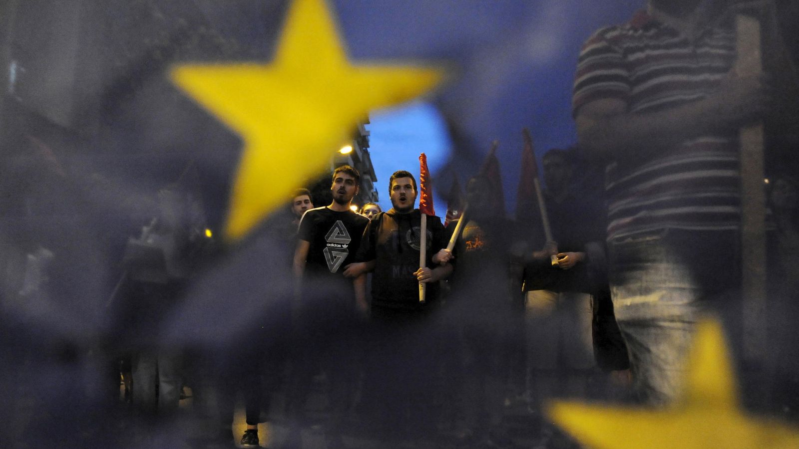 Foto: Manifestantes griegos contrarios a la permanencia en la UE durante una protesta en Tesalónica (Reuters).