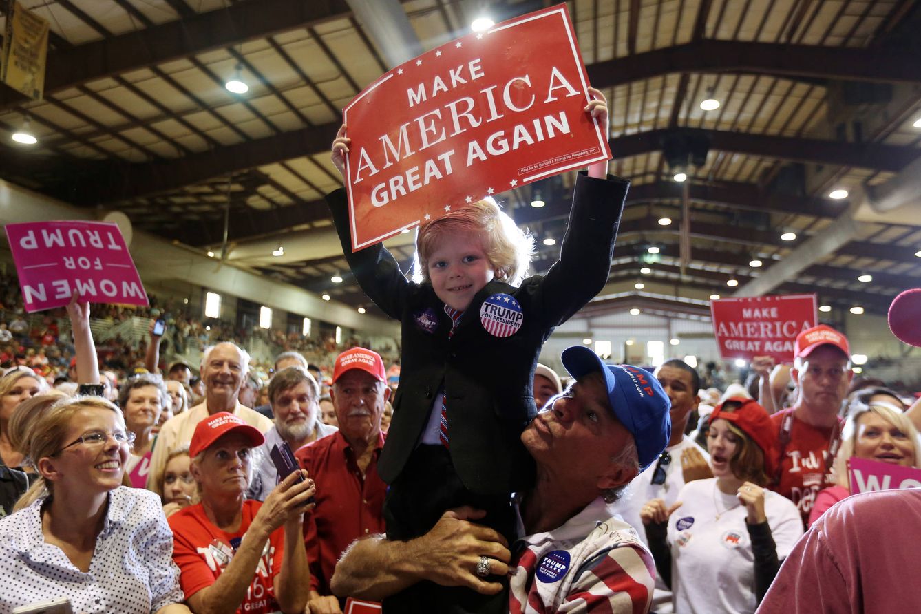 Foto: Simpatizantes del candidato republicano animan a Trump durante un mitin en Jacksonville, Florida. (Reuters)