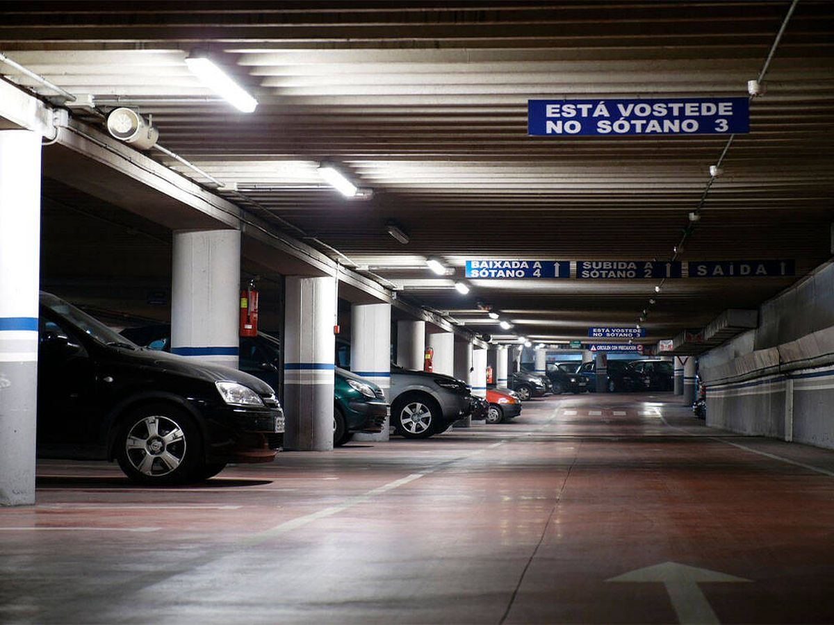 Foto: Un juez de Vigo avala una multa de la policía en un parking de un centro comercial (Pixabay)