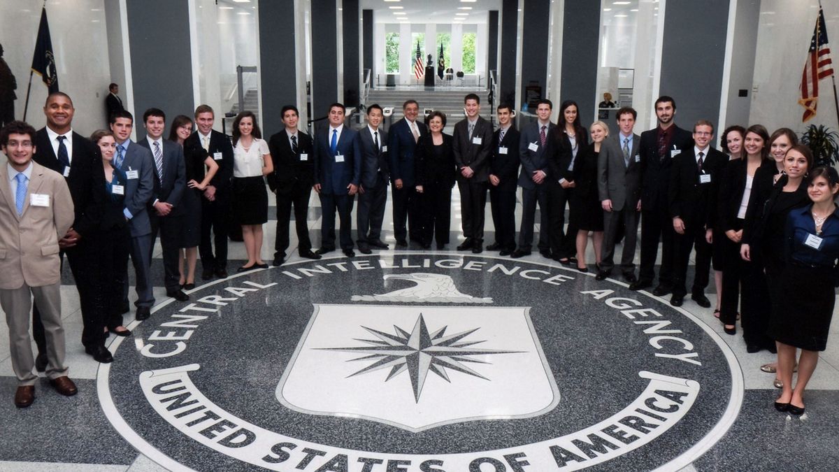 “La CIA es una organización dedicada a la caza del hombre y al asesinato”