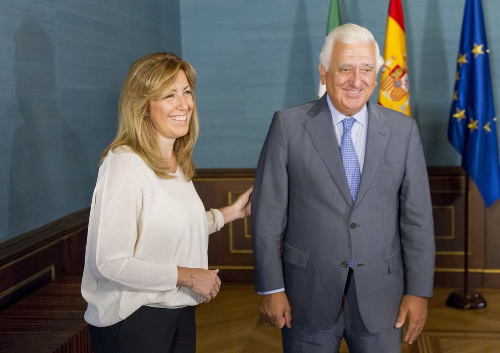 Foto: La presidenta de la Junta, Susana Díaz, y el presidente de la Confederación de Empresarios de Andalucía, Santiago Herrero (Efe)