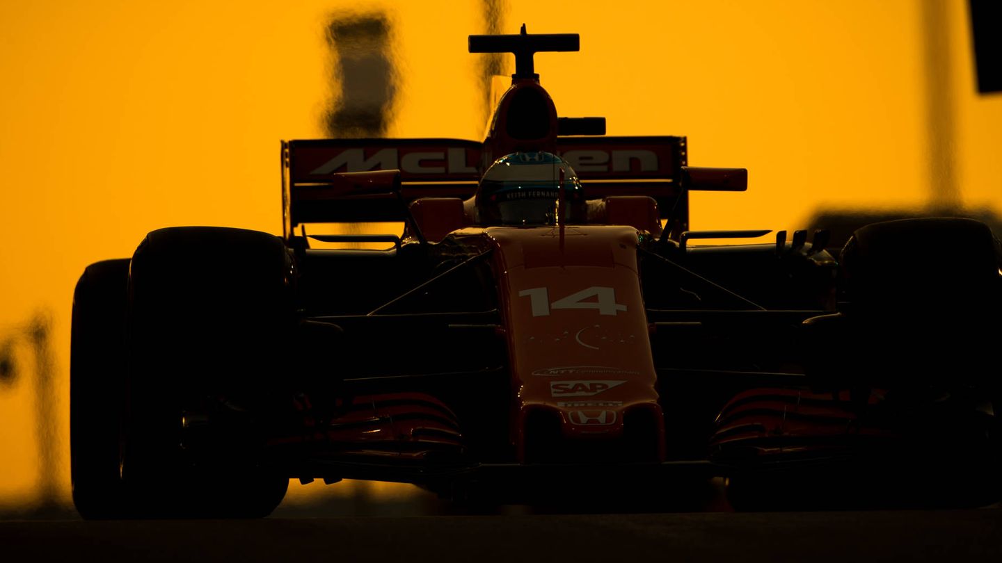 Fernando Alonso en el circuito Yas Marina de Abu Dabi. (EFE)