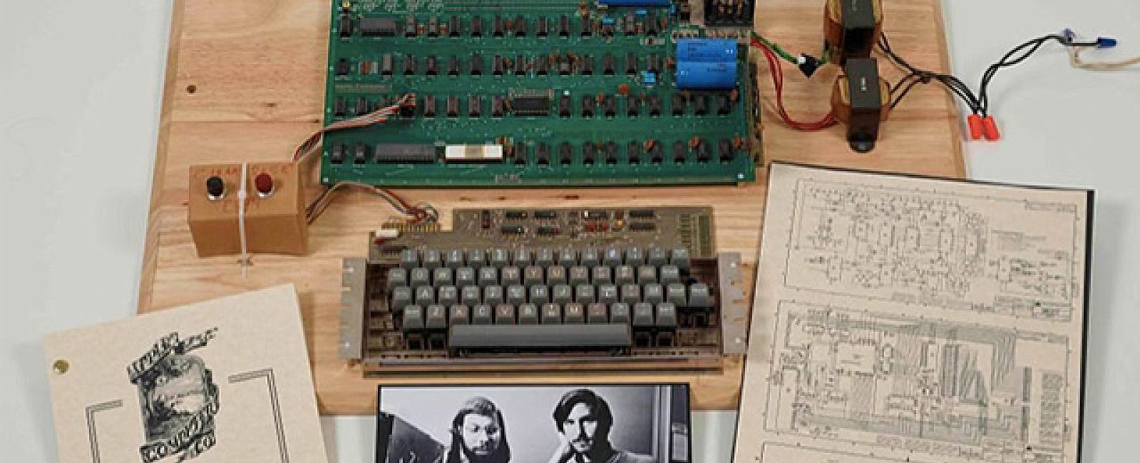 Foto: Sale a subasta el primer ordenador Apple creado por Steve Jobs y Wozniak