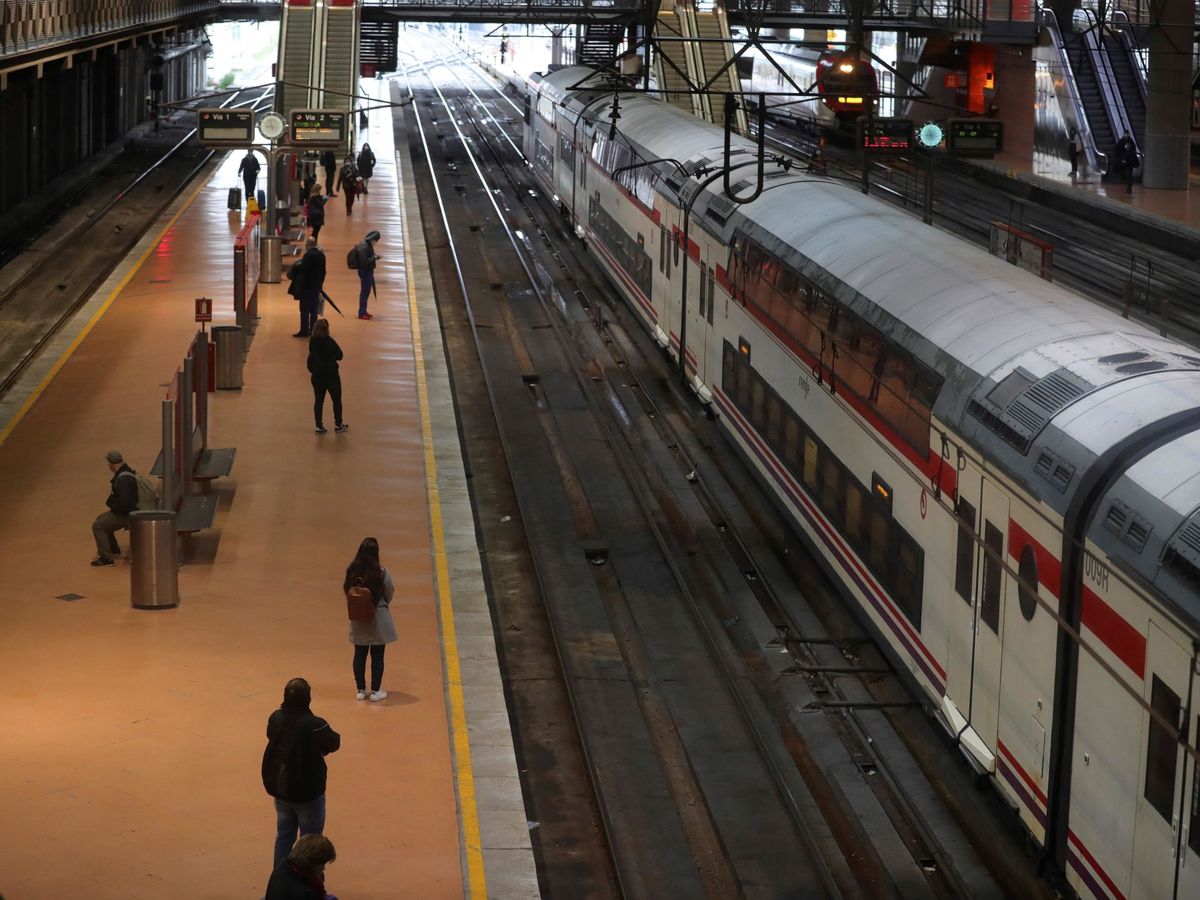Foto: Imagen de archivo de la estación de la estación de cercanías de Atocha-Renfe. (EFE)
