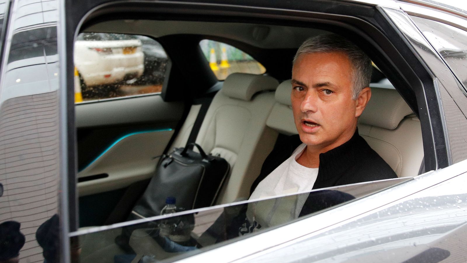 Foto: Mourinho abandonando Mánchester. (Reuters)