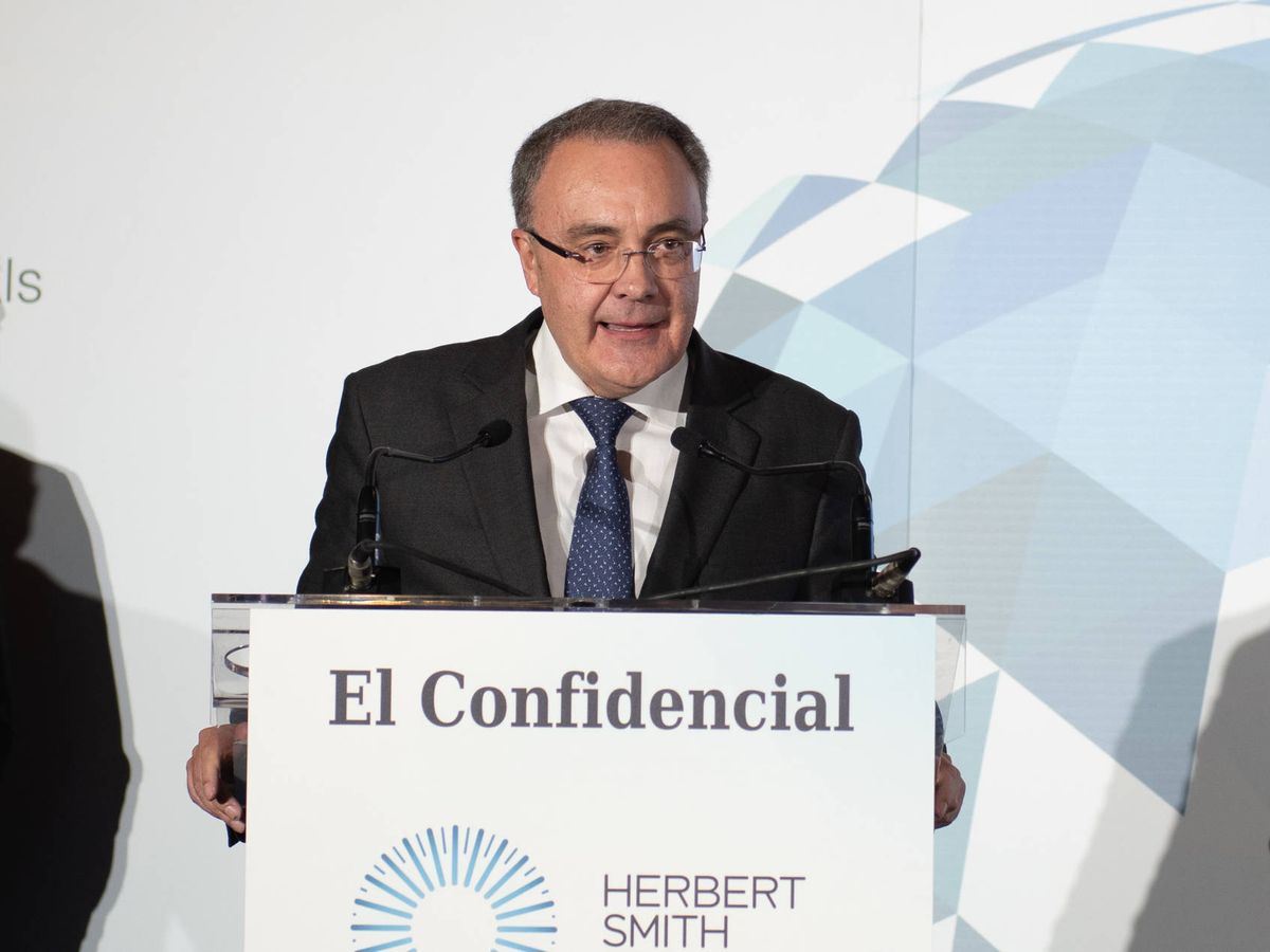 Foto: Tobías Martínez durante su discurso en los Premios Influentials de El Confidencial. 