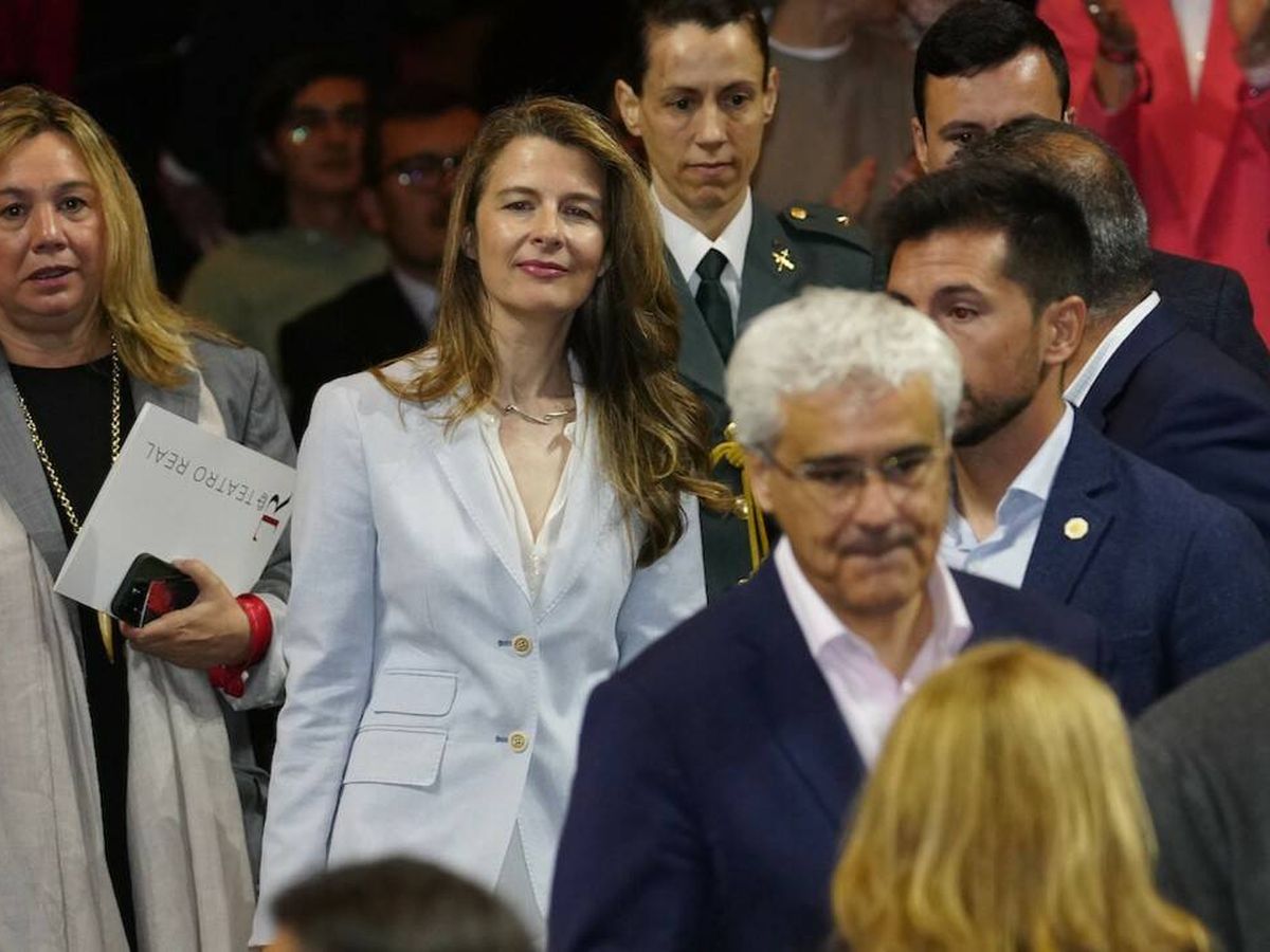 Foto: María Dolores Ocaña, junto a la reina Letizia en el Teatro Real. (Limited Pictures)