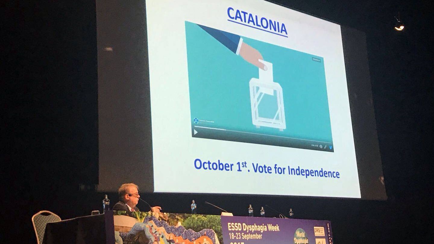 La inauguración de un congreso mundial de médicos en Barcelona con una consigna independentista. 
