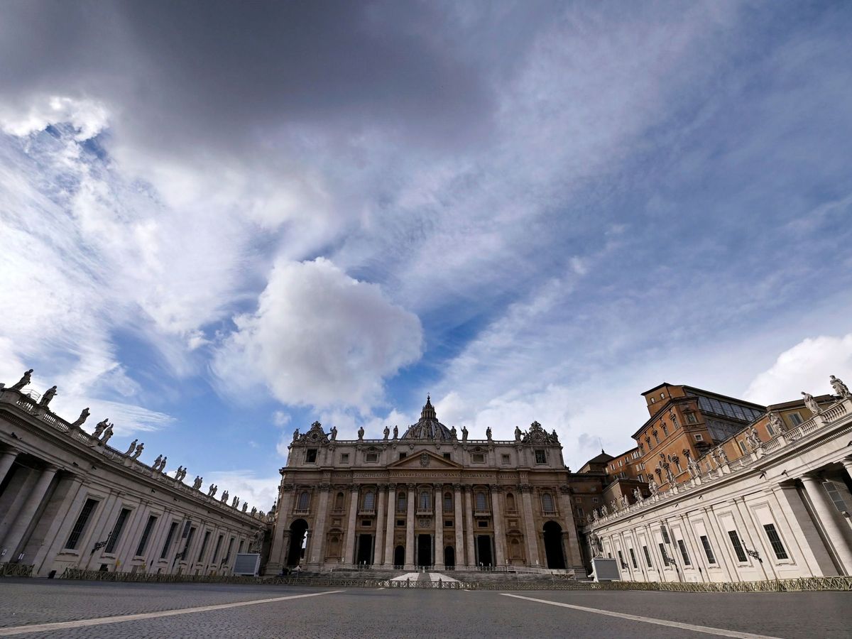 Foto: La plaza de San Pedro, en Ciudad del Vaticano, vacía por el coronavirus. (EFE)