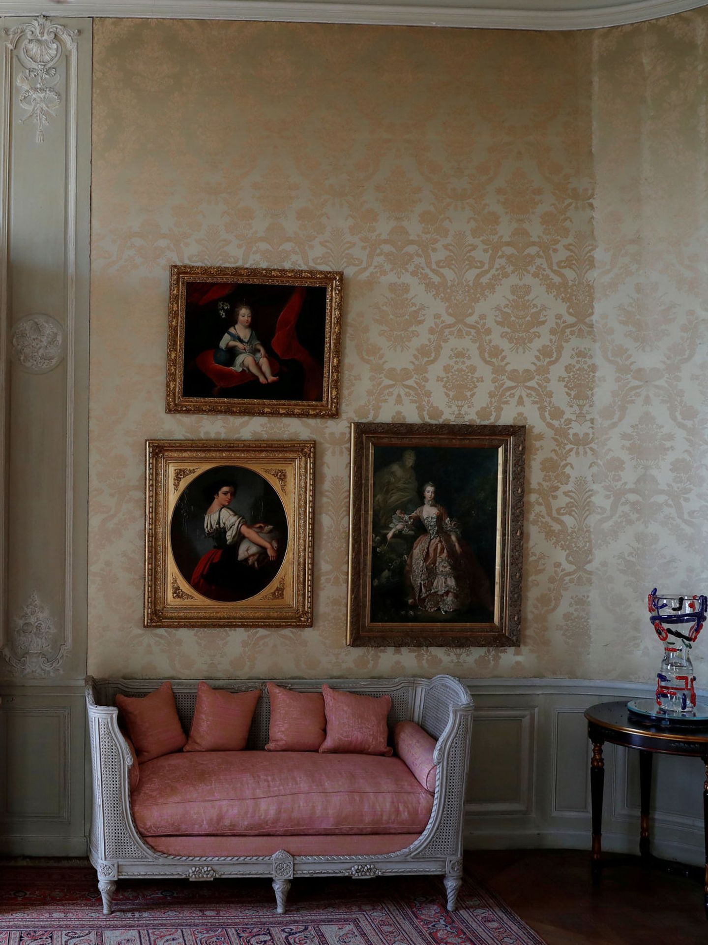 Retratos de la marquesa de Pompadour, por el pintor francés Francois Boucher. (Reuters/Gonzalo Fuentes)