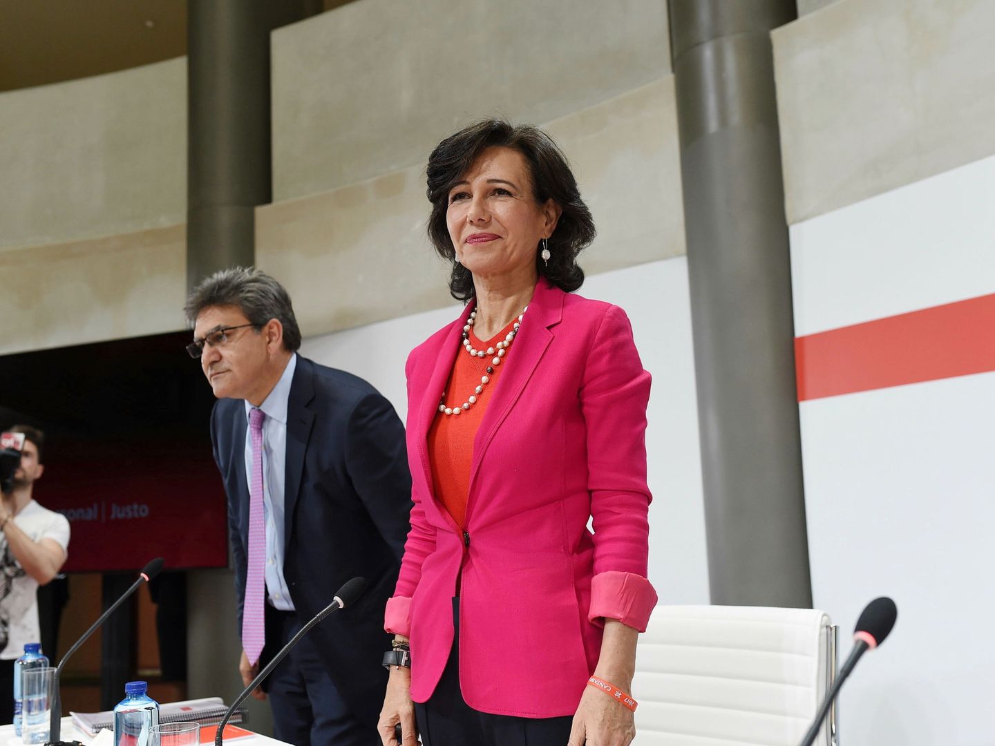 La presidenta del Santander, Ana Patricia Botín, en la presentación de la compra del Popular. (EFE)