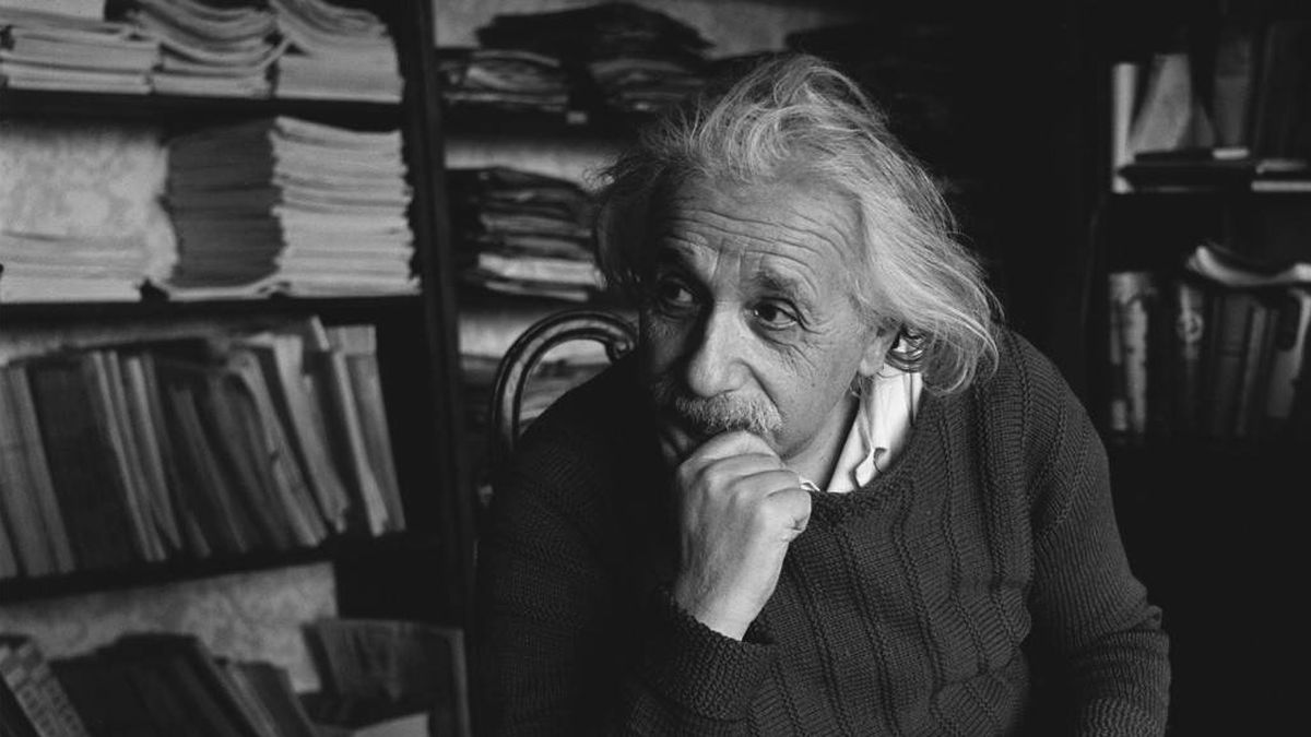 Físicos españoles resuelven el problema de los infinitos en las 4 dimensiones de Einstein