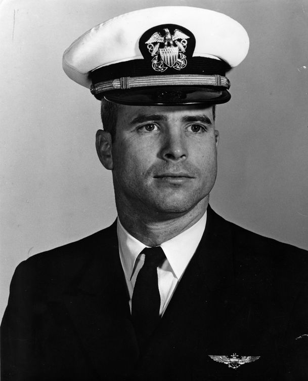 John McCain, en una foto de archivo de la US Navy. (Reuters)