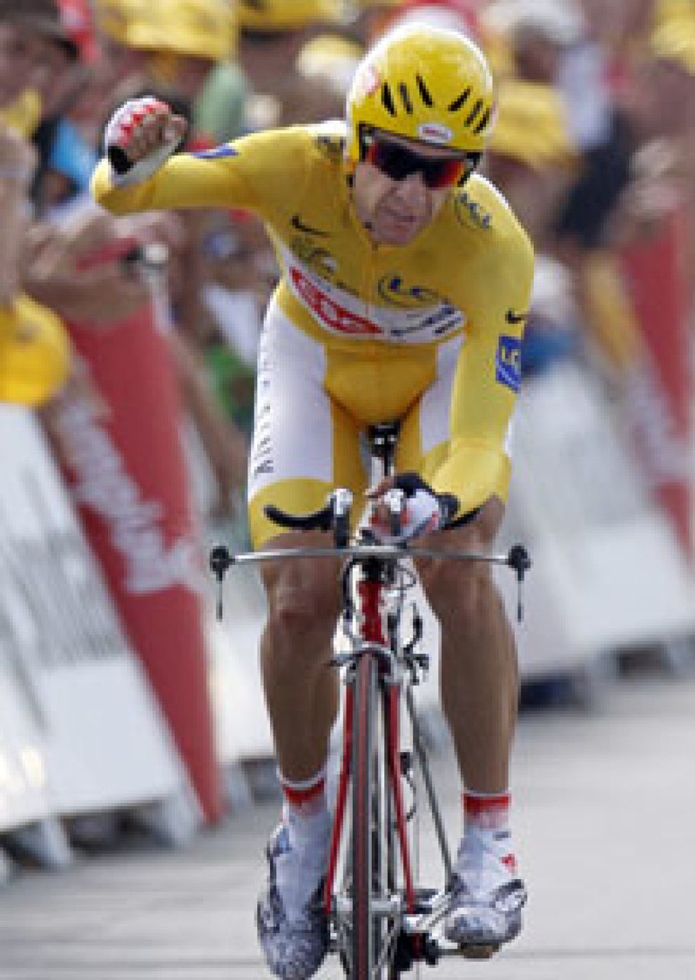 Foto: Sastre se baña en oro y sucederá a Contador en París