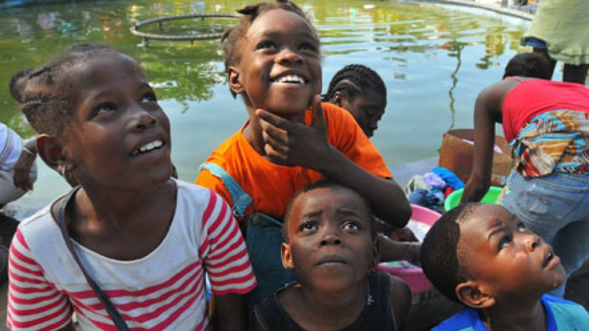 Las ONG convierten Puerto Príncipe en un gran campamento de verano para niños huérfanos