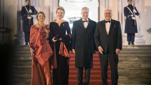 Noticia de Matilde de Bélgica brilla en el banquete de Estado en Alemania con una tiara modificada y un vestido 'off-shoulder' reciclado