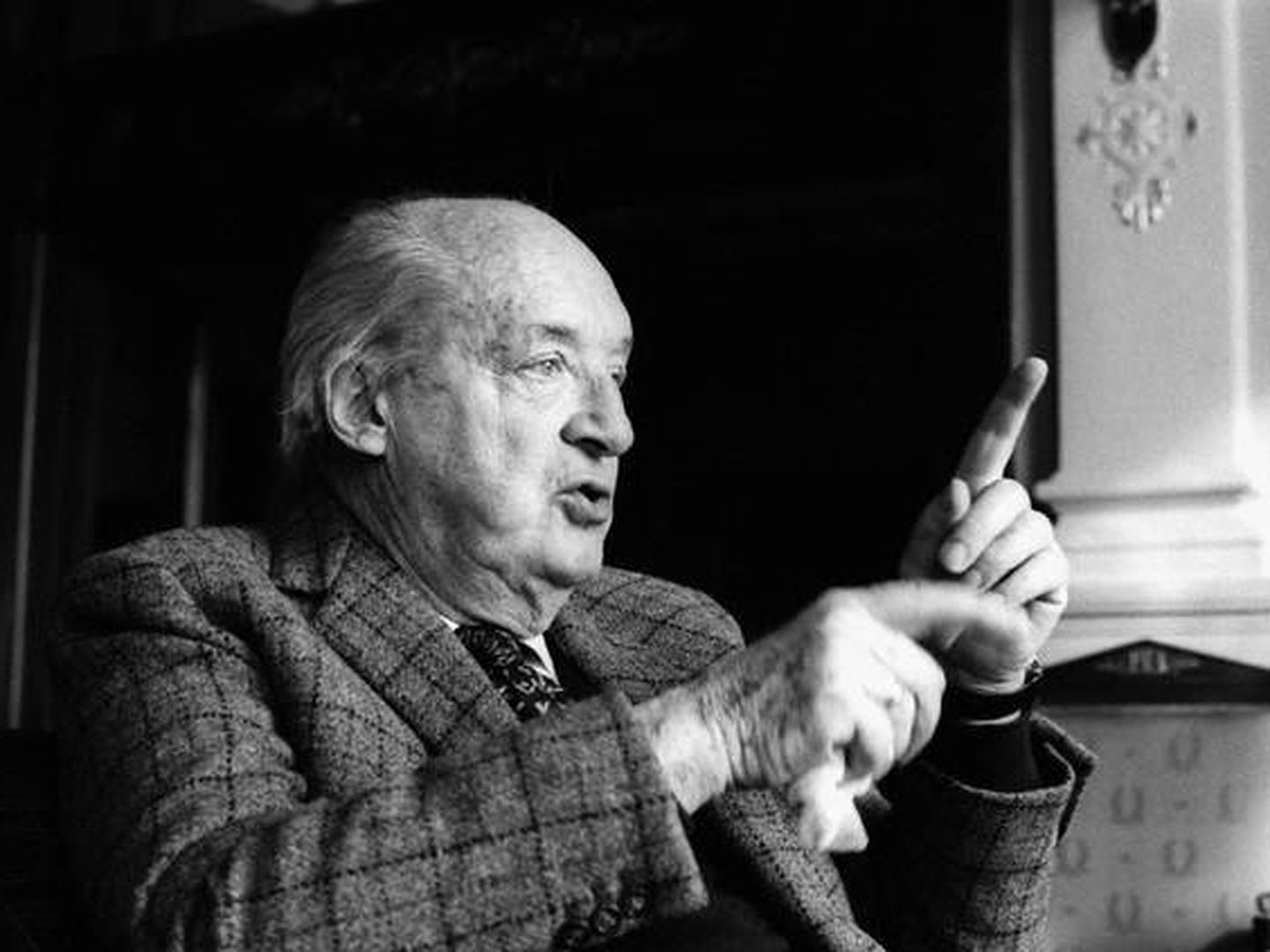 Nabokov: quién necesita saber nada si tiene una esposa que lo hace todo.