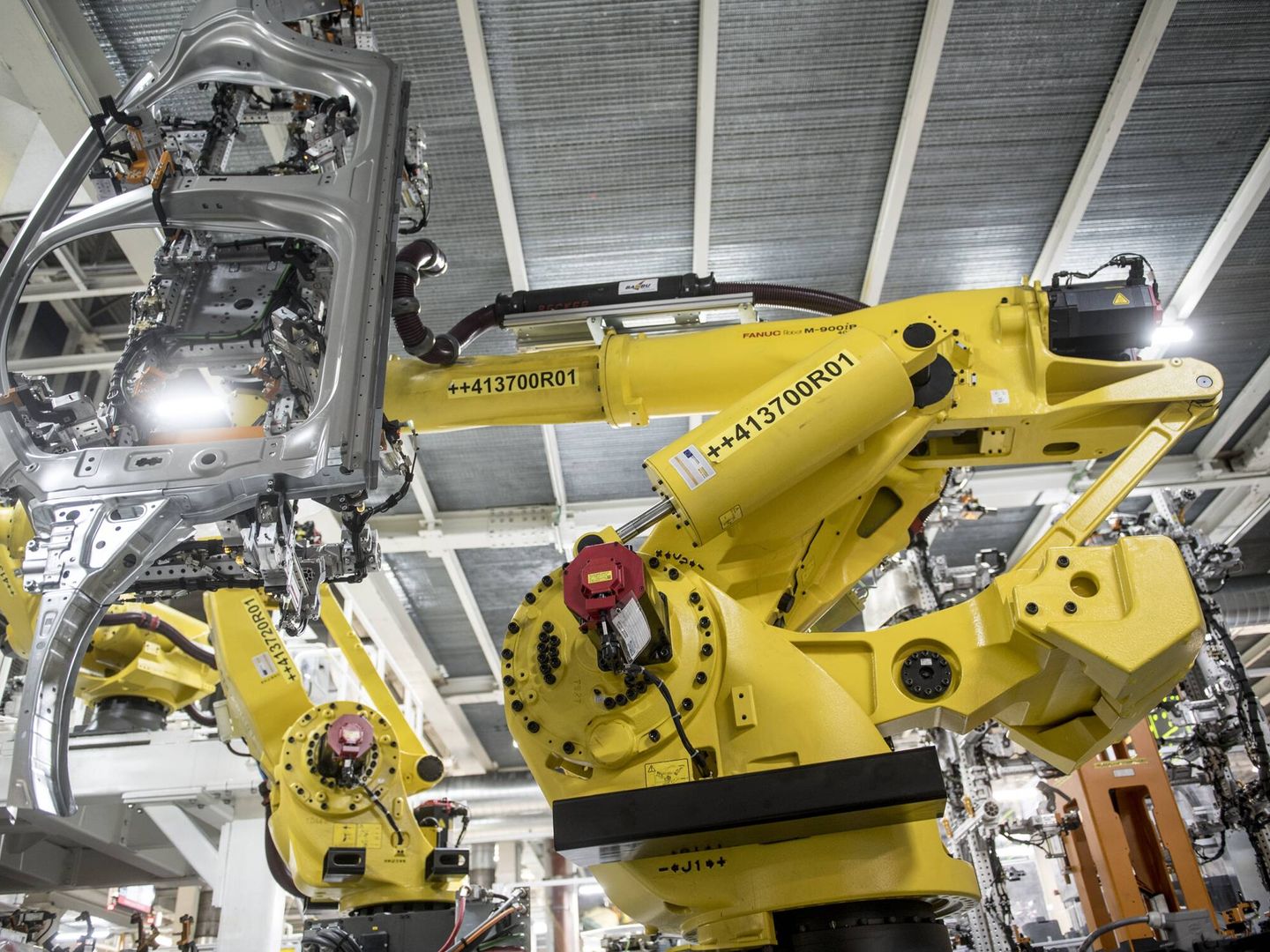 Martorell fabrica actualmente un vehículo cada 68 segundos. Y los nuevos robots se encargan de manipular tres de las partes que más pesan, las que forman el lateral.