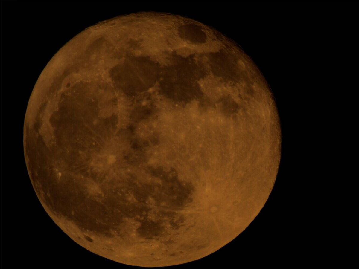 Foto: La luna roja de mayo. Foto: Carlos de Hita