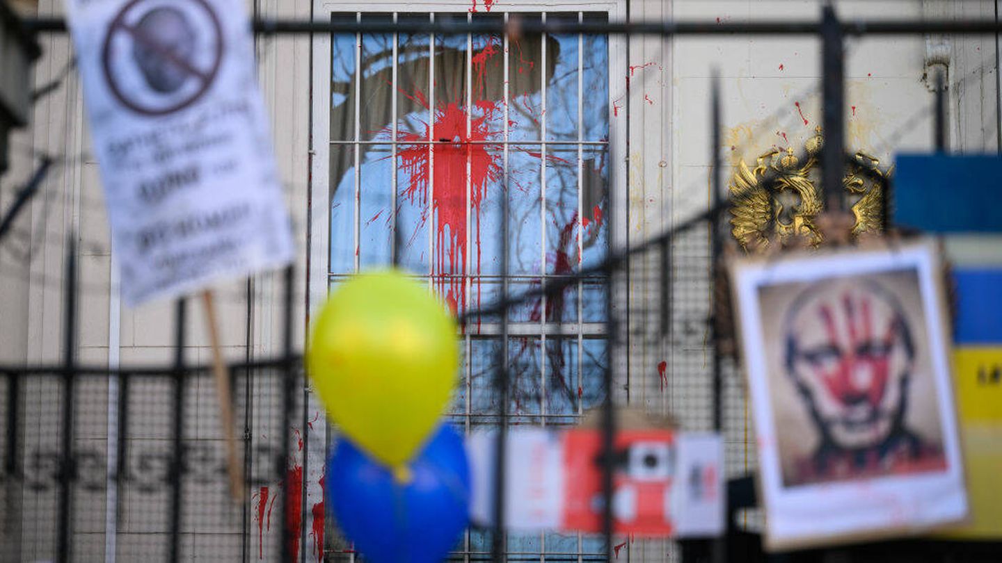 Protestas frente a la embajada rusa en Londres. (Getty/Leon Neal)
