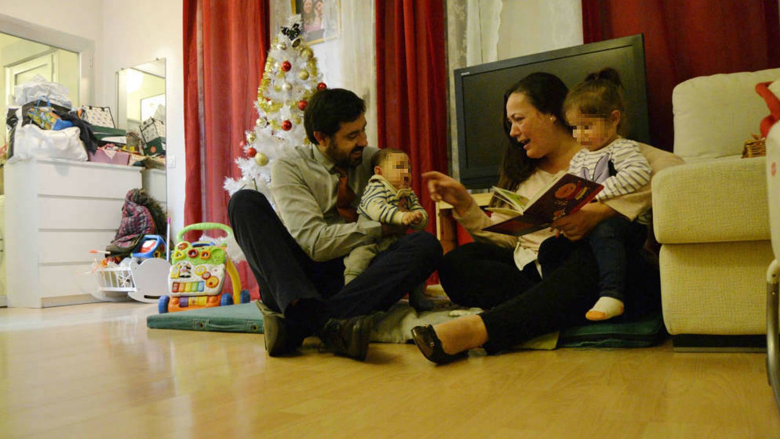 Foto: Natalia y Sergio son padres de dos hijos pequeños rondando los 40 (M. Z.)