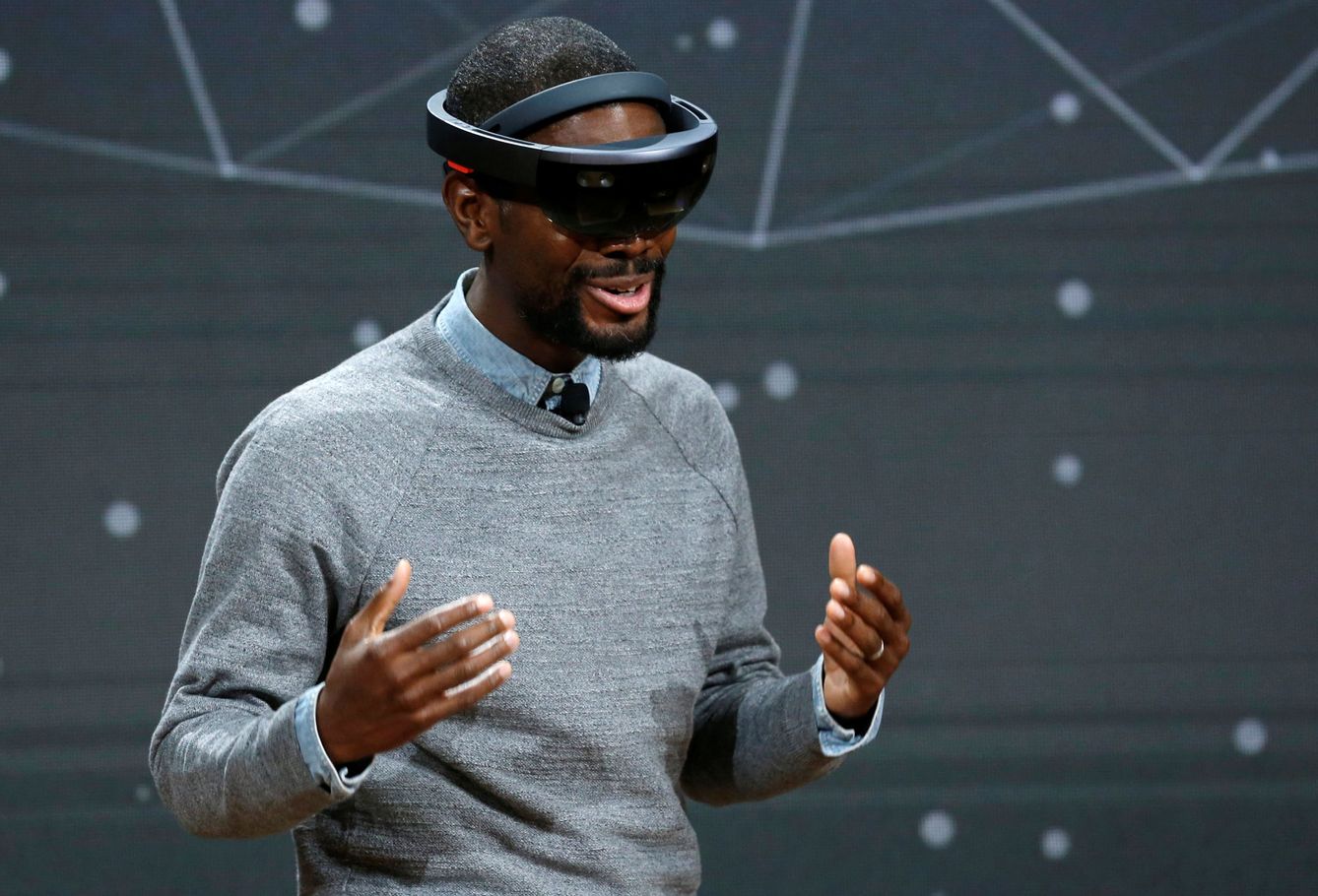Realidad virtual y realidad aumentada son dos de los nuevos espacios que Windows pretende colonizar. (Reuters)