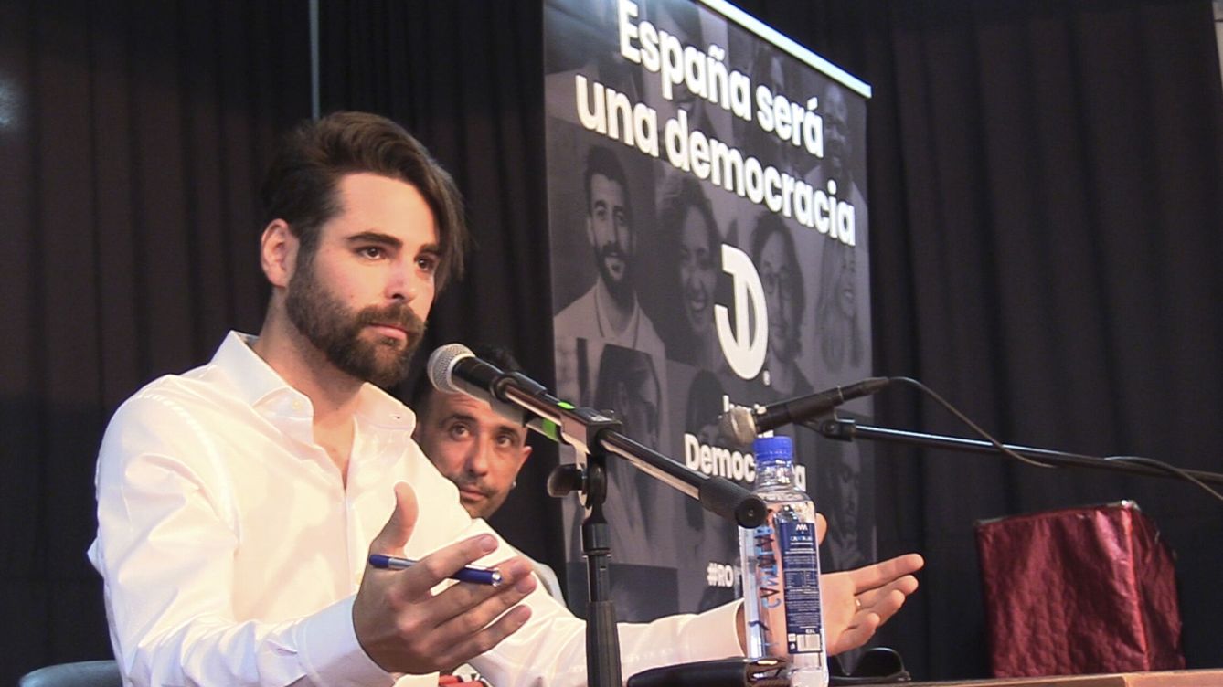 Foto: Rubén Gisbert, presidente de la Junta Democrática de España, en un acto en protesta contra el sistema de representación política actual. (EFE/Daniel Marín)