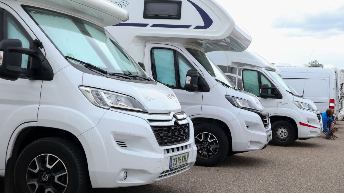 La DGT actualiza la norma para distinguir estacionamiento y acampada en autocaravanas
