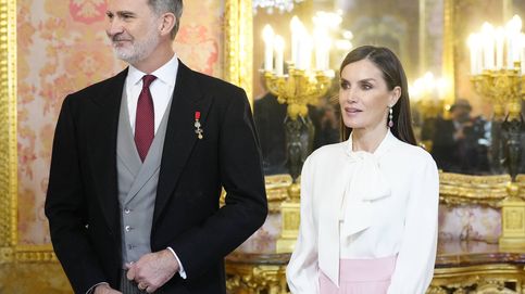 La reina Letizia, con un look muy a lo Rania de Jordania para la recepción al cuerpo diplomático
