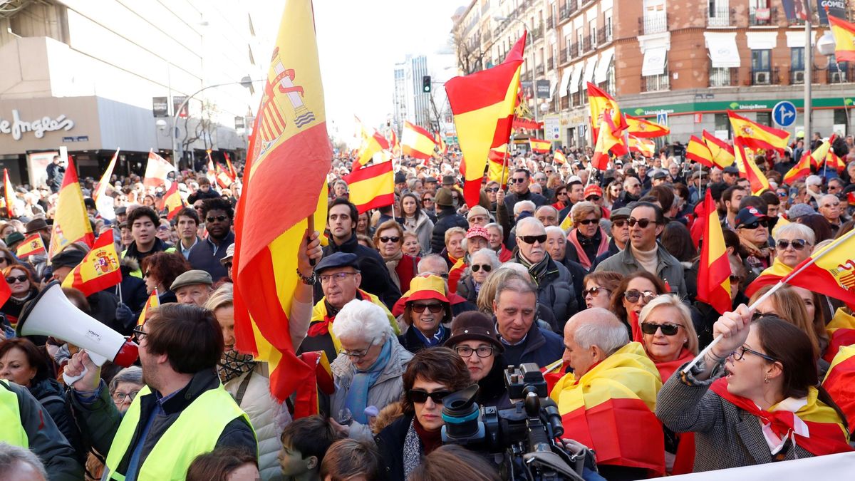 La manifestación por la unidad de España termina en las puertas del Congreso