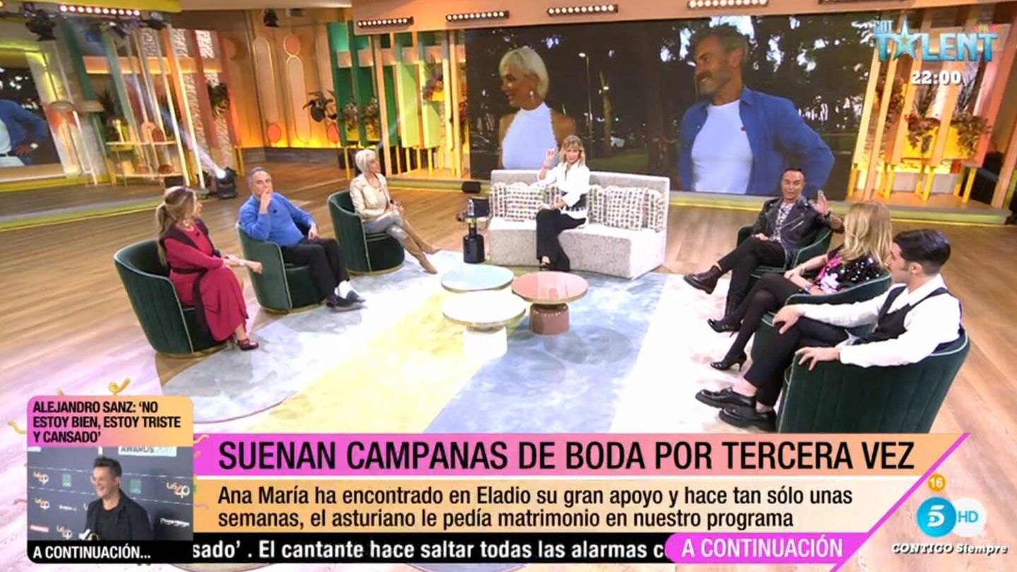 Emma García y los colaboradores de 'Fiesta'. (Mediaset España)