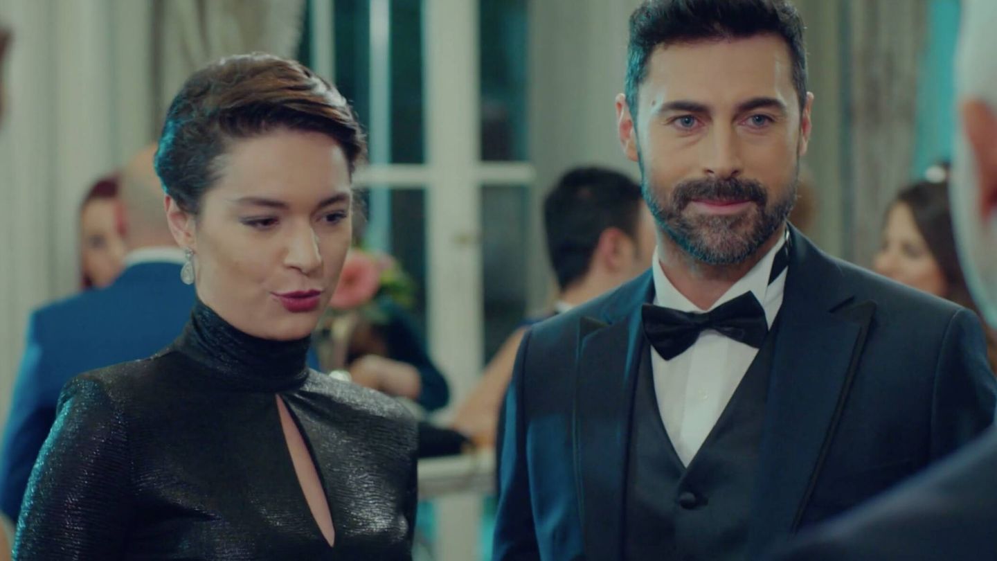 Zehra (Safak Pekdemir) y Sinan (Kivanç Kasabali) en un fotograma del episodio de 'Pecado original' del pasado domingo. (Atresmedia)